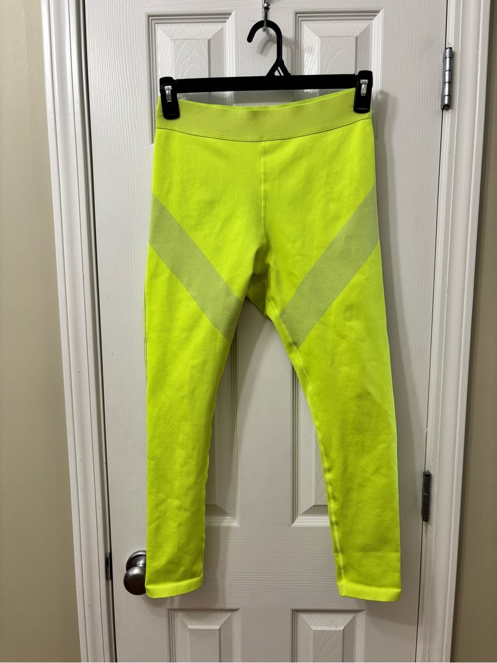 Fabletics Ultra High-Waisted Seamless Sprint Legging Neon Safety Yellow Sz Small - Picture 3 of 8